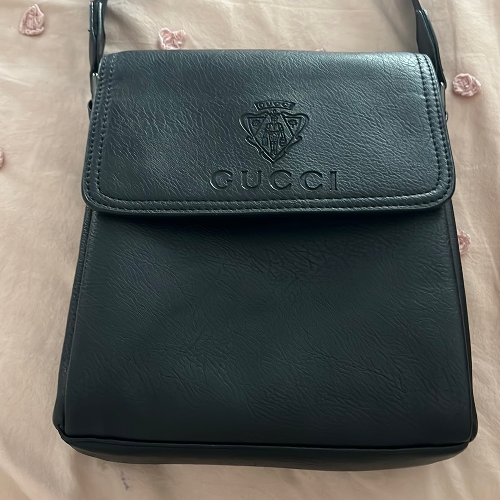 Black messenger Gucci bag great condition
